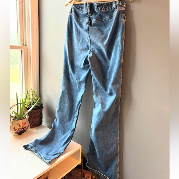 SOLD Aerie Highrise Flare Jeans - Picture 3 of 6